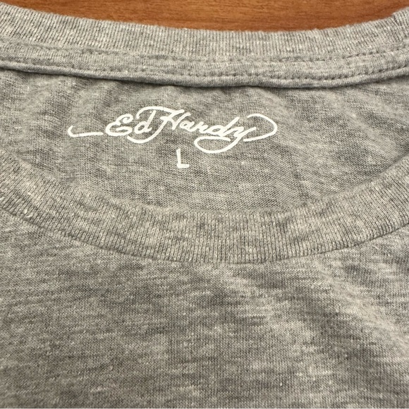 Ed Hardy Gray Cropped Top Tee Y2K Love Hearts Flash Tattoo Size Large Signature - Picture 7 of 8